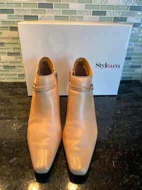 Style & Co. Tan Pointed-Toe Ankle Booties Size 8